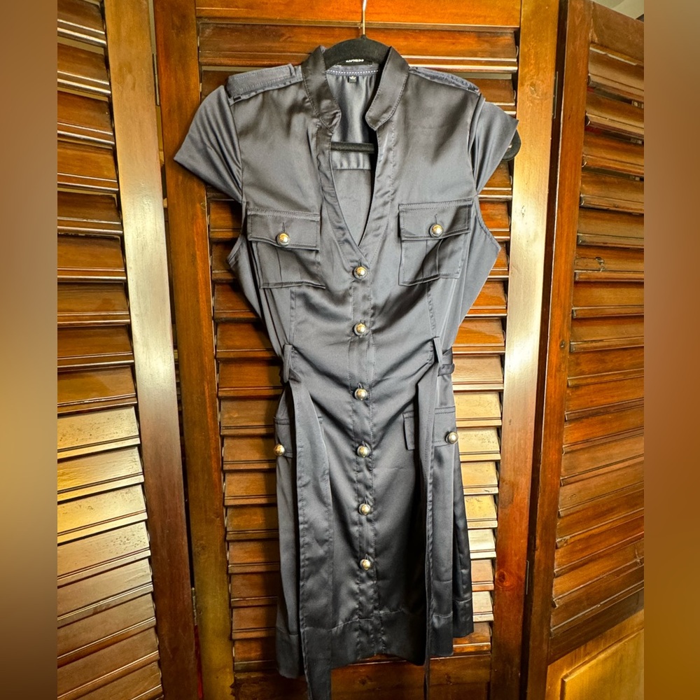 Express Buttoned Midi Dress